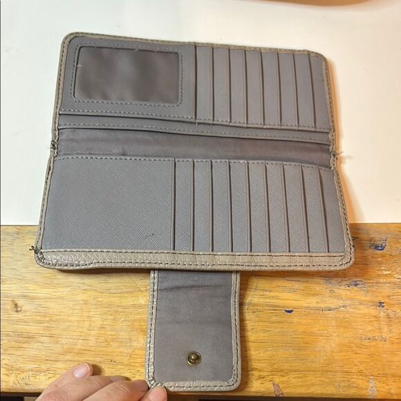 Fossil Green Tatum Crossbody Purse and Gray Madison Clutch Wallet Set - Picture 4 of 16